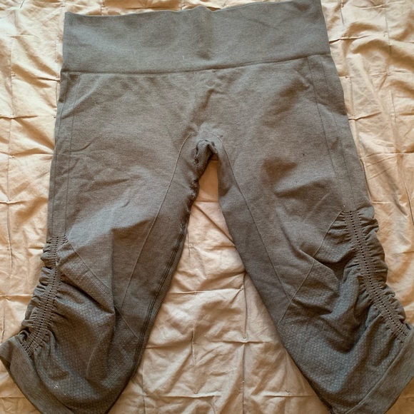 lululemon athletica Pants - LULULEMON CROPPED PANTS